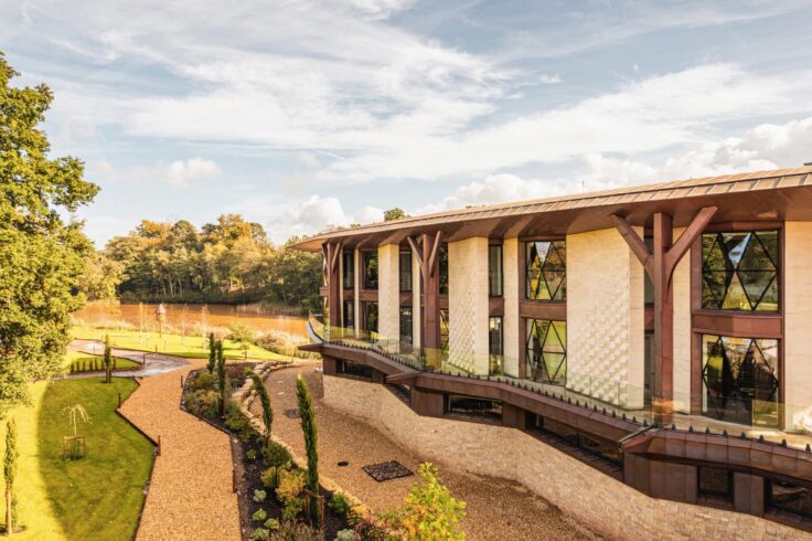 Blacknest Park, Ascot: Natural Stone as a Model for Sustainable Architecture